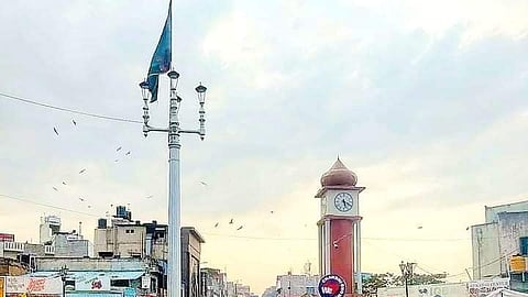 The green flag that was hoisted in Chandni Chowk of Shivaji Nagar
