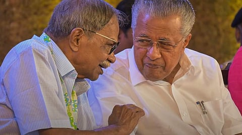 Writer MT Vasudevan Nair and Chief  Minister Pinarayi Vijayan at the Kerala Literature Festival