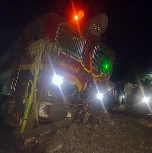 The derailed locomotive