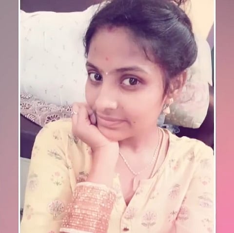 Tamil Nadu: Pregnant woman falls from train, dies