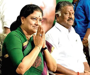 VK Sasikala with OPS
