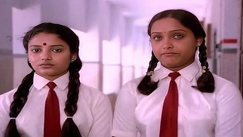 Karthika (left) and Shari as the teenage protagonists in Deshadanakili Karayarilla