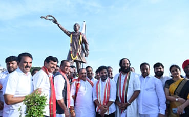 Telangana CM unveils Rajiv Gandhi’s statue, dares BRS to touch it