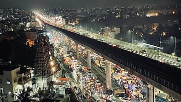 Massive block on Bengaluru's Electronics City flyover, people abandon cars to walk home