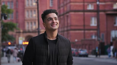 image of Ranveer Allahbadia wearing black dress 