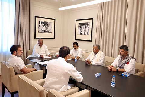 KPCC president DK Shivakumar (first from right) and Chief Minister Siddaramaiah with the Congress high command. File Photo. 