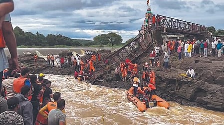 Pune bridge collapse: Four dead, 51 injured, Maha govt announces Rs 5 lakh compensation