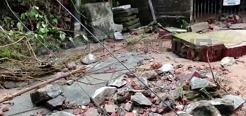 Aging water tank bursts in Kerala's Kochi, over 20 houses and vehicles damaged 
