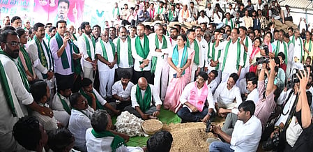 KTR meets cotton farmers, flays Union  government, Telangana govt for 'ignoring' their pleas