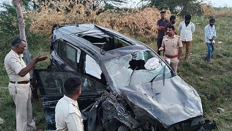 
Karnataka IAS officer Mahantesh Bilagi and 2 family members killed in car crash
