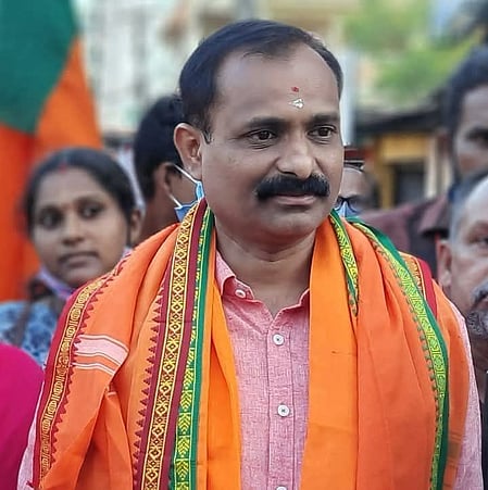 Bus row intensifies between Kerala Minister and Thiruvananthapuram Mayor