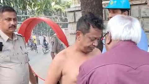 Drunk man takes off clothes at Bangalore Club, creates ruckus over forgotten phone