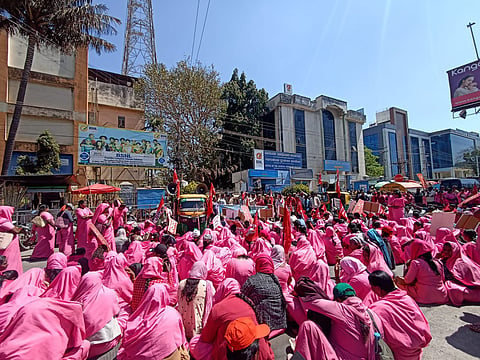 Hundreds of ASHA (Accredited Social Health Activists) workers participated in the protest in Tumkuru.