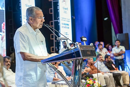 Go door to door to counter lies: Pinarayi Vijayan urges cadres ​