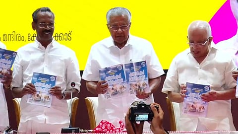 Pinarayi Viajayan and other leaders unveil the election manifesto