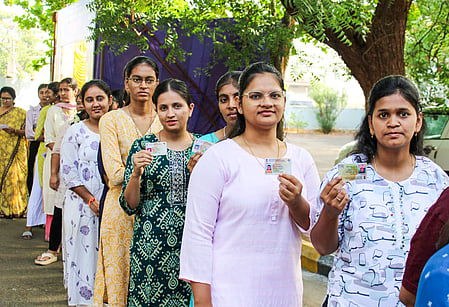 Cash-for-votes, Congress-SDPI clash disrupt Karnataka bye-polls