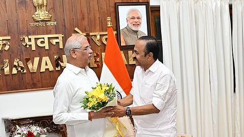 Image featuring Kerala Governor Rajendra Vishwanath Arlekar and VD Satheesan (L to R) 