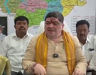 Telangana minister demands Pawan Kalyan to apologise before holding public meeting