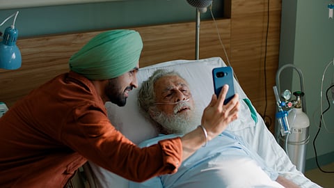 Diljit Dosanj (left) and Naseeruddin Shah in a scene from Main Vaapas Aaunga