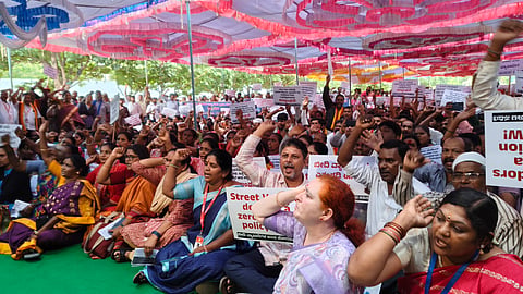 Bengaluru street vendors protest eviction drive, hold bandh against Safe Footpath Campaign
