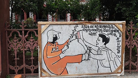 A work of art outside Fine Arts College, Thiruvananthapuram, in solidarity with Delhi Students Protest