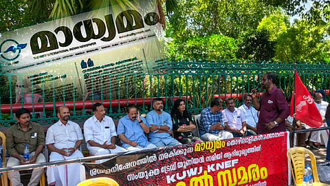 Madhyamam employees protest in front of the secretariat 