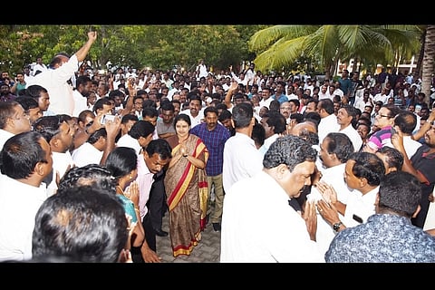 How VK Sasikala got the better of O Panneerselvam: Events at Golden Bay Resort