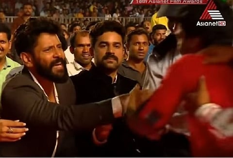 Chiyaan Vikram’s unmatchable humility: Fights to save a fan being dragged away by security