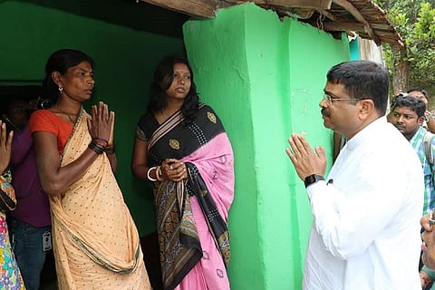 Union Minister visits disputed villages, says Odisha will give befitting reply to Andhra