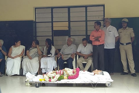 No floral procession, no VVIPs: Girish Karnad's last wishes honoured in cremation