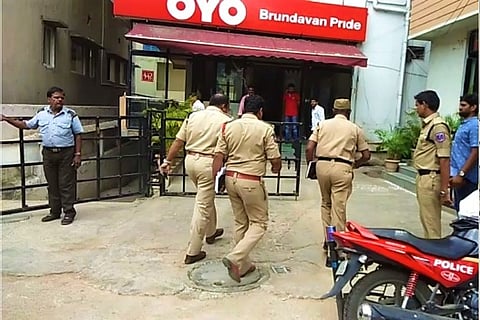 Man slits woman's throat, then attempts to kill self in Hyderabad hotel room