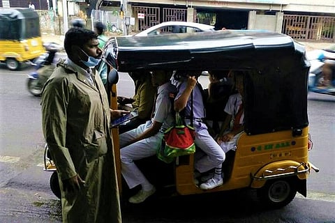 33 auto drivers ferrying school children without license booked by Hyd police