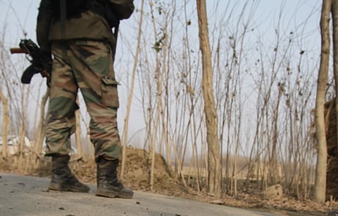 How many lives of armed forces has the Kashmir conflict claimed?