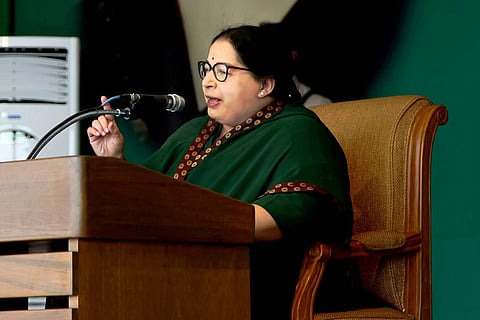 Kerala declares holiday on Tuesday to mourn Jayalalithaa's demise, Pinarayi pays tribute