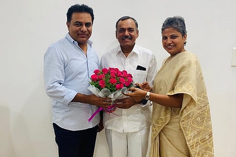 Telangana MLA Venkata Ramana Reddy defects to TRS, Congress count down to 8