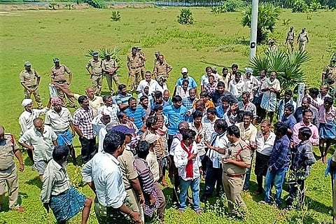 Kakinada SEZ: Angry Andhra farmers attempt to 'reclaim' land, police foil protest
