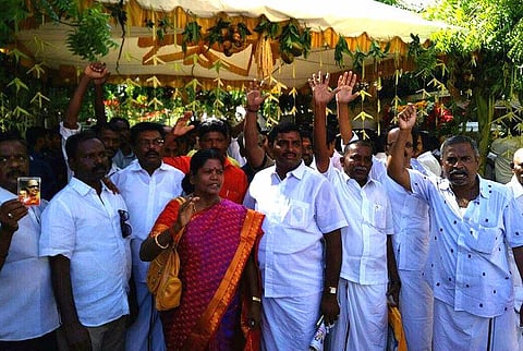 Despite Stalin's request, Karunanidhi loyalists turn up to see their leader on his 94th b'day