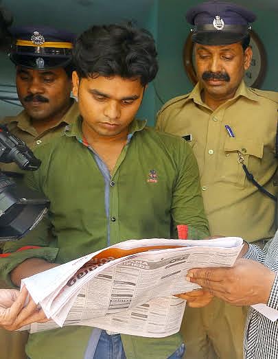 ഭാഗ്യക്കുറിയിൽ ഒരു കോടി നേടിയ ബംഗാളി പൊലിസ് സ്റ്റേഷനിൽ അഭയം തേടി