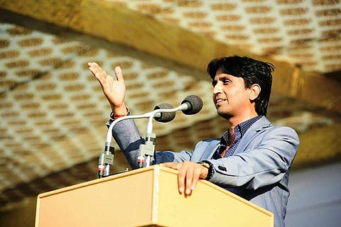 As AAP rift widens, Kumar Vishwas arrives at Kejriwal’s residence to attend PAC meeting