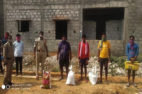 Feeding the poor, migrant workers: Police and civil society join hands in Mahabubnagar