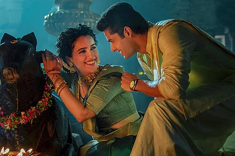 Sanya Malhotra and Abhimanyu Dasani in Meenakshi Sundareshwar