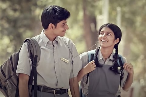 An image from the film Mudhal Nee Mudivum Nee