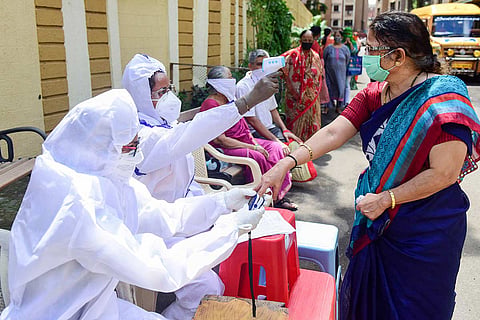 Health workers in Mumbai 