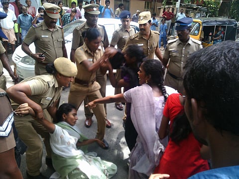 Pachaiyappa's college students protest against Chennai TASMAC shop; throw stones as shop downs shutters