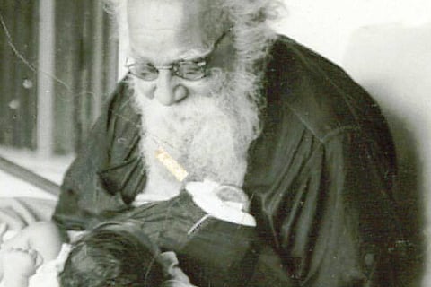 Mild tension as Periyar's portrait desecrated in Tamil Nadu village
