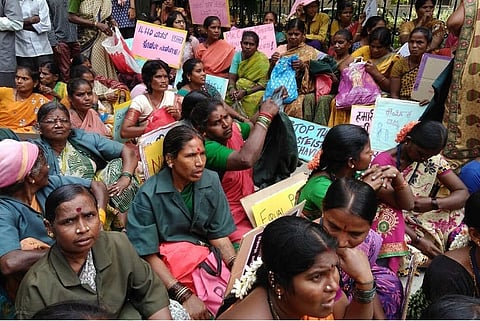 Hundreds of women sanitation workers protest in Bengaluru, Mayor asks, “why today?”