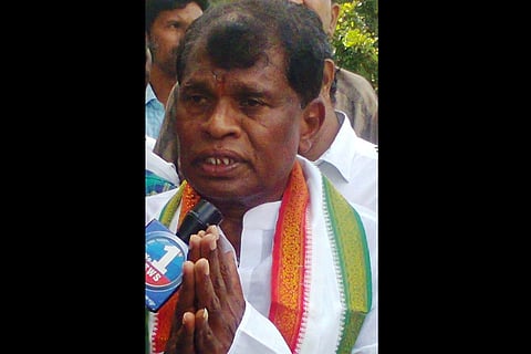 Four members from Telangana Cong leader Rajaiah's family burnt alive in fire accident