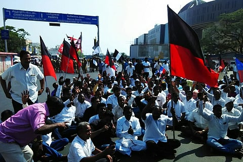 TN bandh live blog: Road rokos and protests all over state on Cauvery row