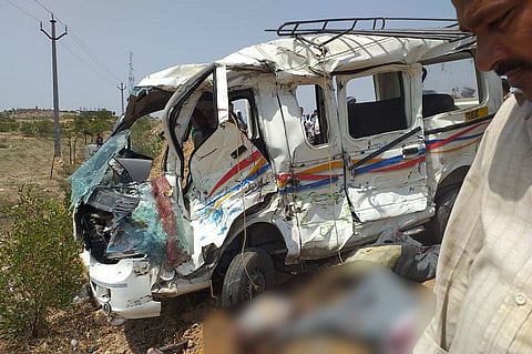 8 killed after van collides with RTC bus in Telangana's Nalgonda district