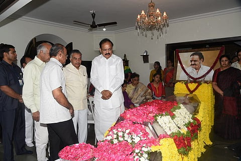 'He was affable and frank': VP Venkaiah Naidu pays last respects to Harikrishna